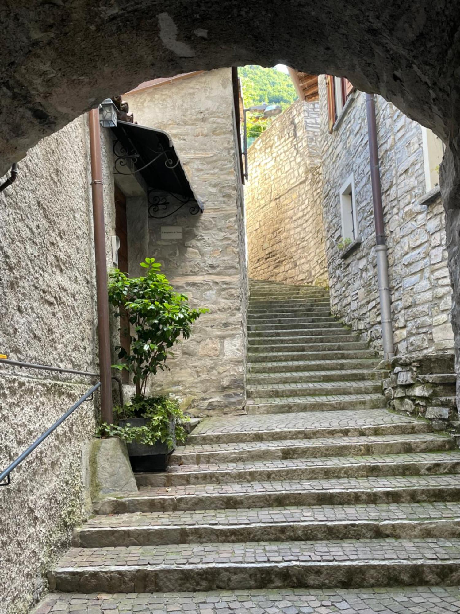 Il Borghetto Di Torno Apartamento Exterior foto