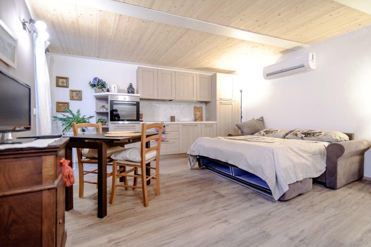 Il Borghetto Di Torno Apartamento Exterior foto